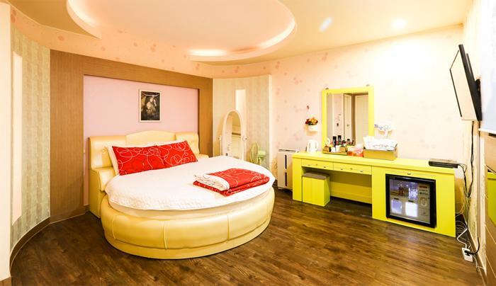 Hole In One Hotel Sacheon Zimmer foto