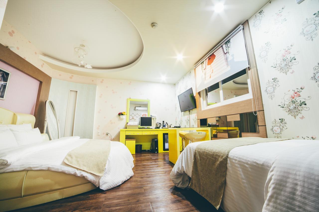 Hole In One Hotel Sacheon Exterior foto